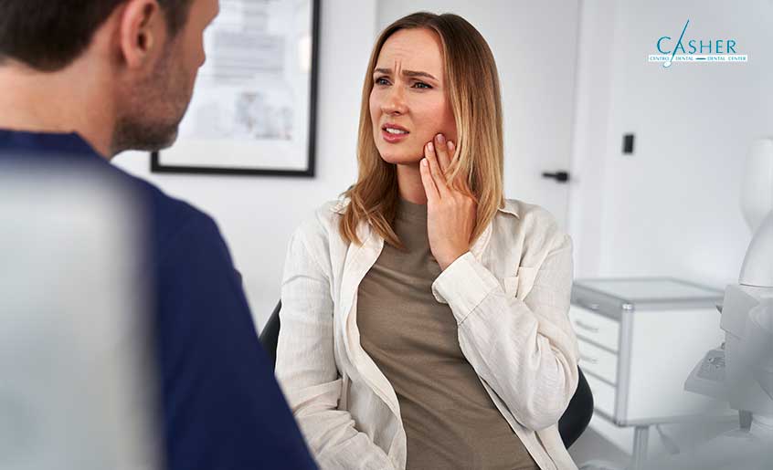 Mujer con dolor en dentista